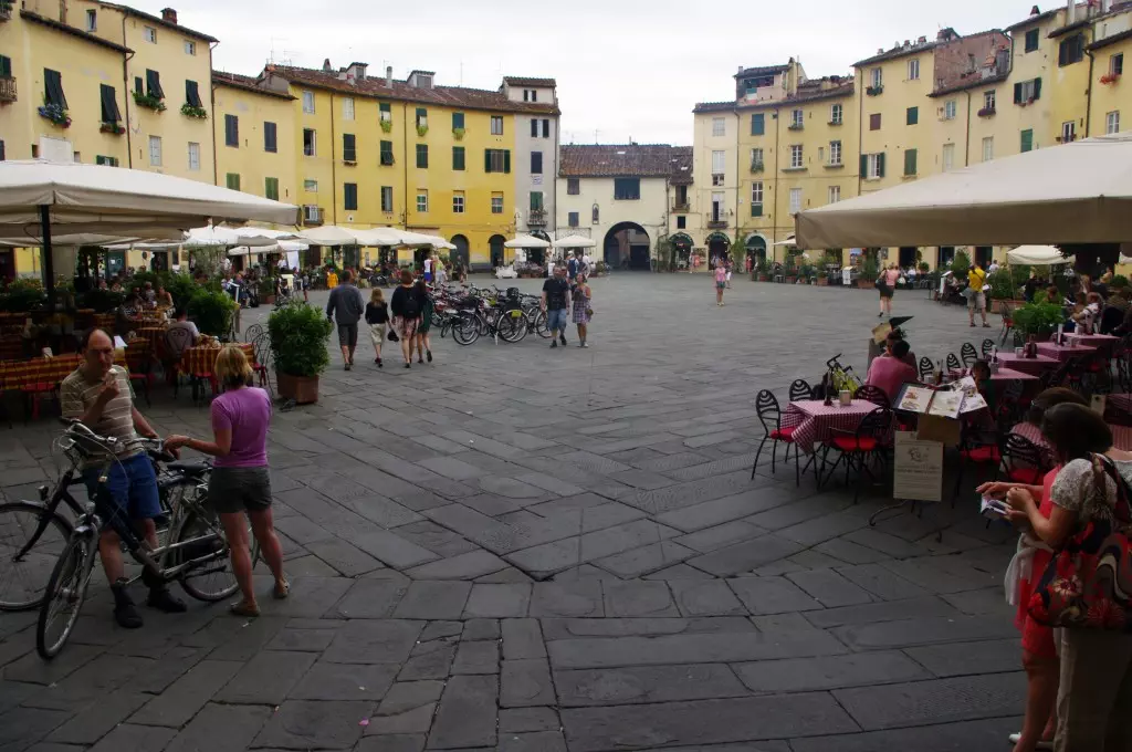 Lucca (CC awesomatik.com)