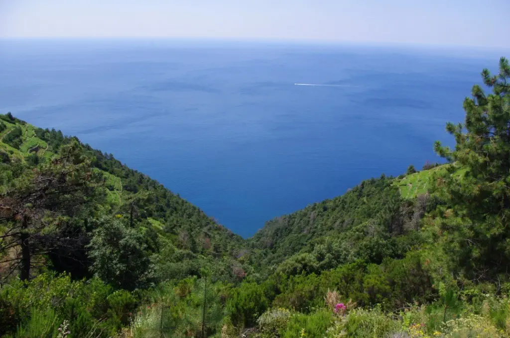 Cinque Terre (CC awesomatik.com)